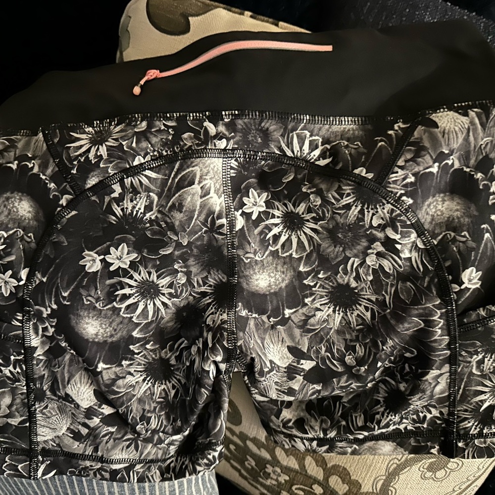 Lulu stretch/bike shorts